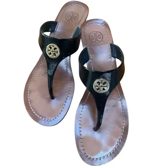 Tory Burch Cameron Sandal 7M Wedge Thong Black Patent Leather Gold Logo - Picture 8 of 9